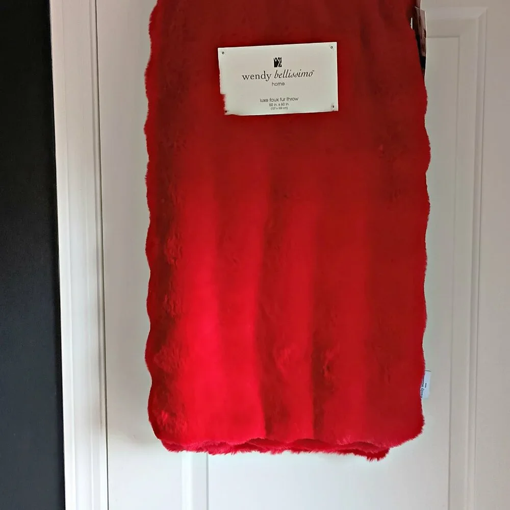 NEW! EXQUISITE CHERRY RED FAUX FUR THROW BLANKET